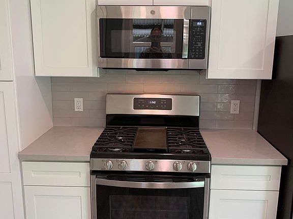 3rd image of 2413 Avalon Dr