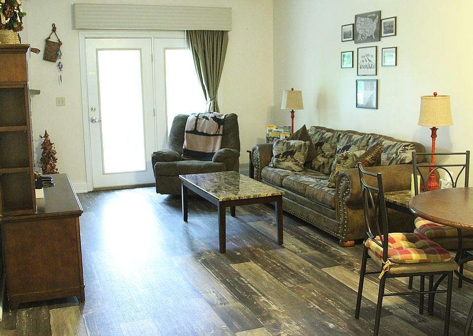 1st image of 820 Golf View Blvd