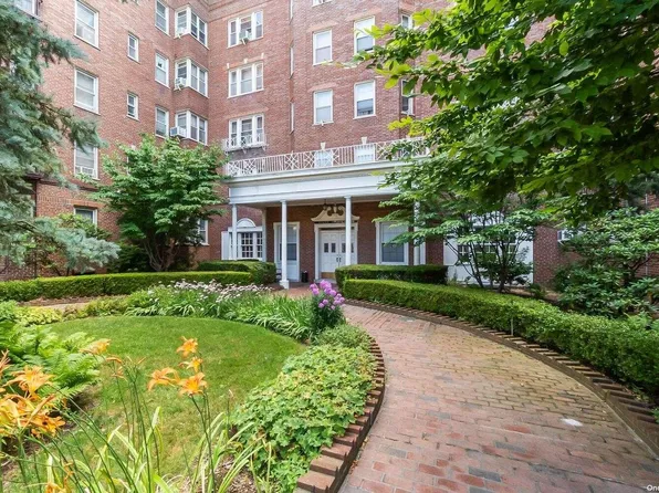 84-49 168 Street #5C, Jamaica Hills, NY 11432