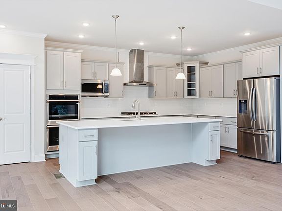 4th image of 13825 Fleetwood Dr