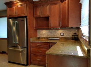 218 Adams St, Batavia, IL 60510