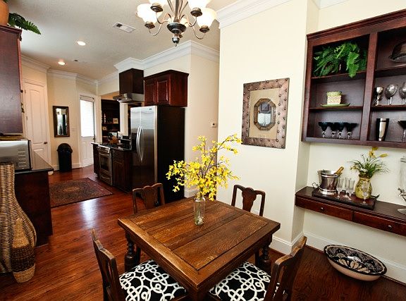 Looking towards kitchen.