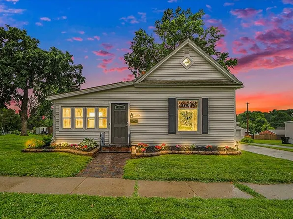 806 W William St, Savannah, MO 64485