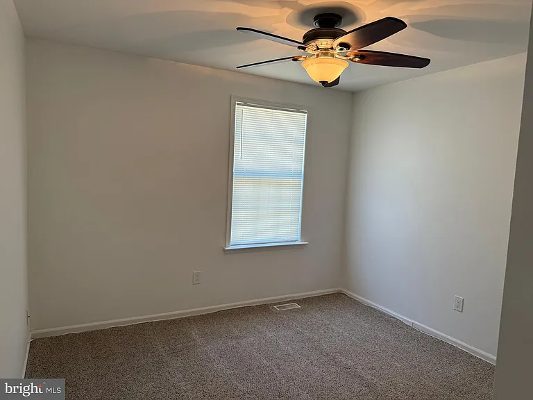 1042 Baywood Dr — Photo 13