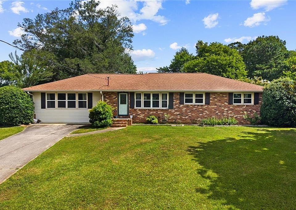 1st image of 8 Cameo Dr NW