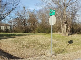 202 E John St, Henryetta, OK 74437