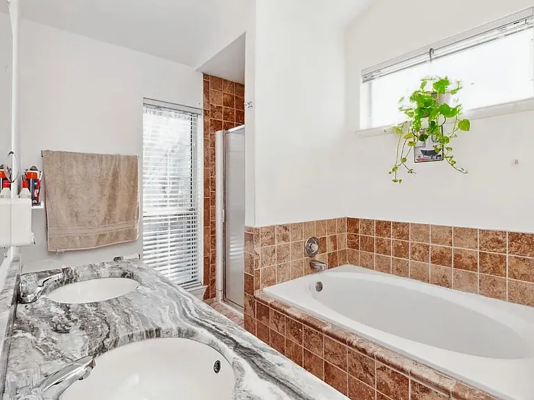 8308 Southern Oaks Ct — Photo 11