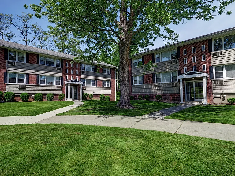 Riverhill Apartments — Photo 3