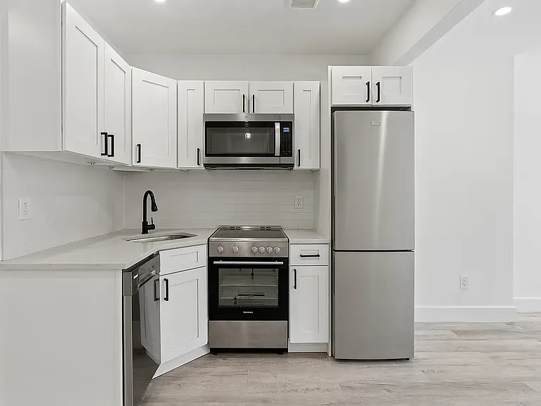 817 9th Ave #2S — Photo 5