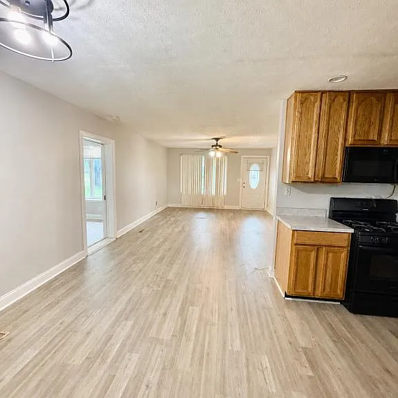 10710 Milwaukee Way — Photo 2