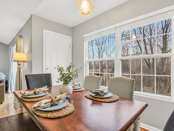 5th image of 1861 Maplewood Ct