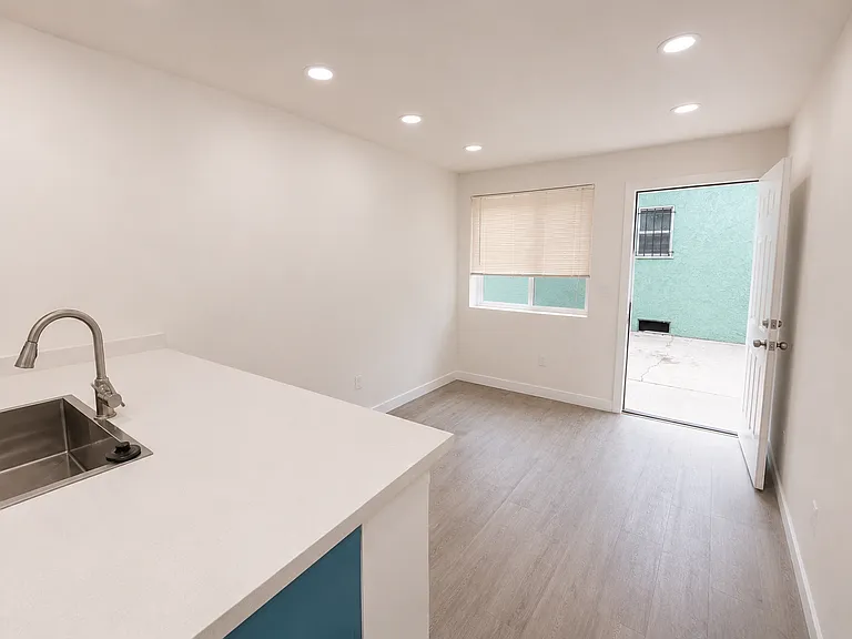 537 W Colden Ave — Photo 6