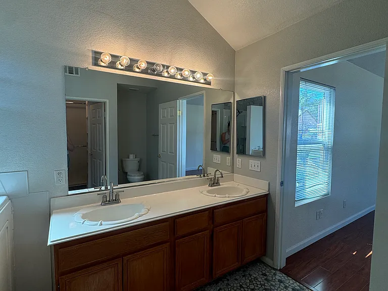 2613 Sheridan Rd — Photo 22