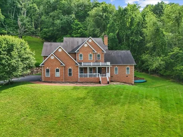 588 Marion Ave, Tazewell, VA 24651