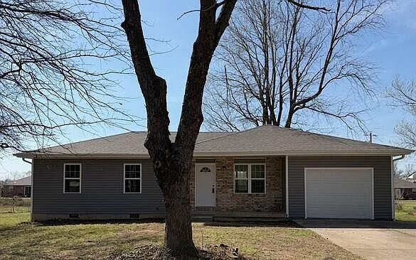 1st image of 2403 S Orchard Avenue