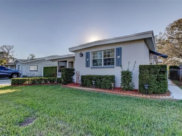 8838 93rd St, Seminole, FL 33777