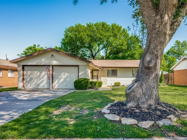 709 Brookfield Dr, Hurst, TX 76053