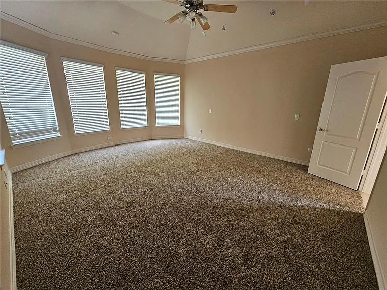 3218 Waters Edge Dr — Photo 16