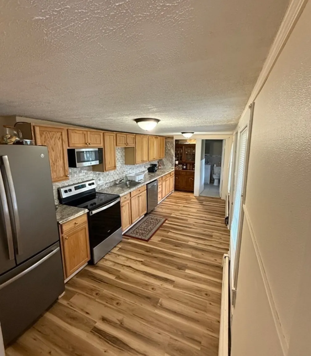 3 bed, 1.5 bath, $2,100 — Photo 4