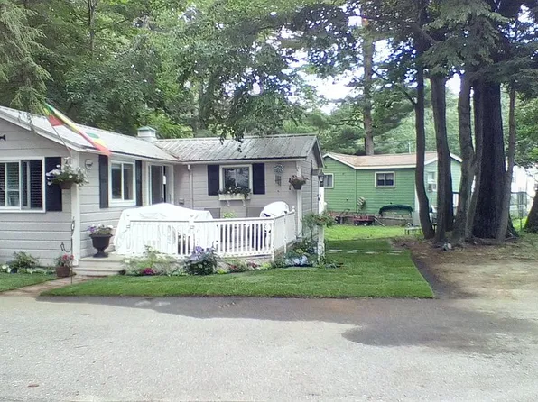 7 Bakers Rd, Gilford, NH 03249