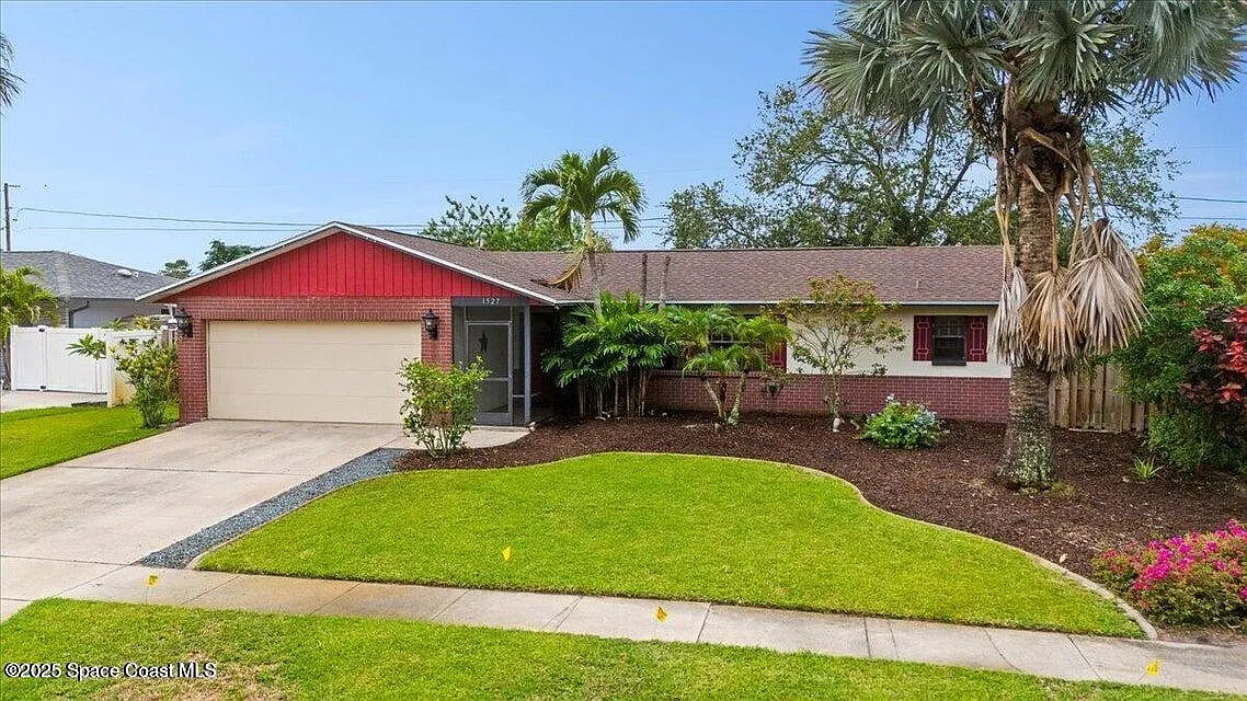 3 bed, 2.0 bath, 1401 sqft, $2,200 — Photo 1