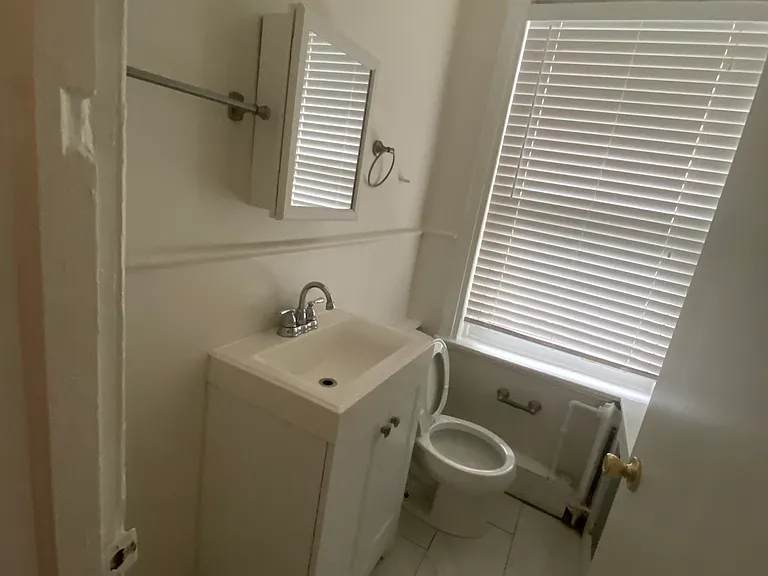 2047 Christian St #2R — Photo 7