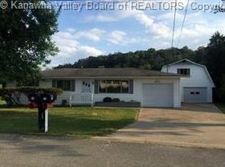 75 Circle Dr, Ravenswood, WV 26164