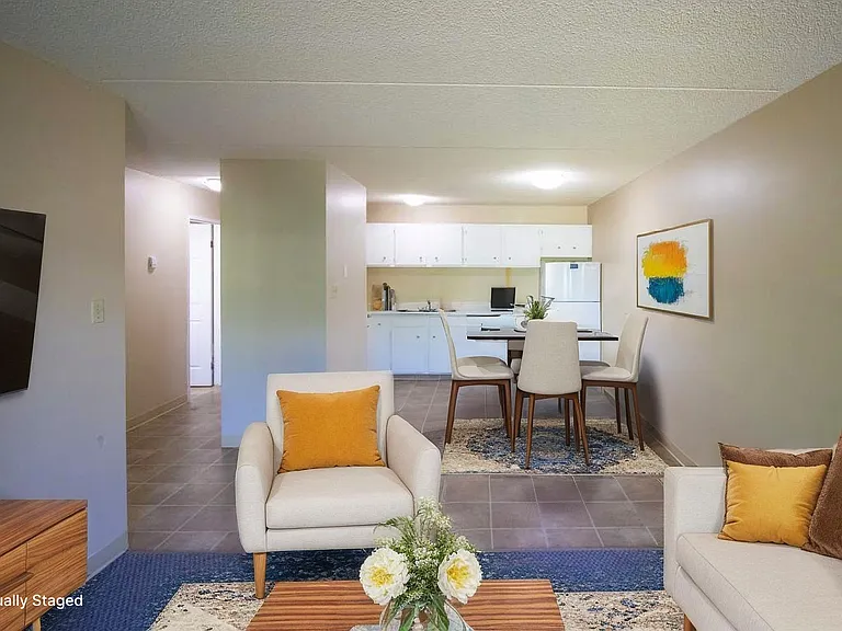 175 Columbia Blvd W — Photo 3