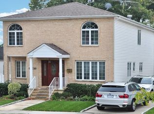 16916 21st Rd, Flushing, NY 11357