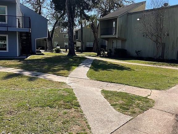 4th image of 5625 Antoine Dr #1406