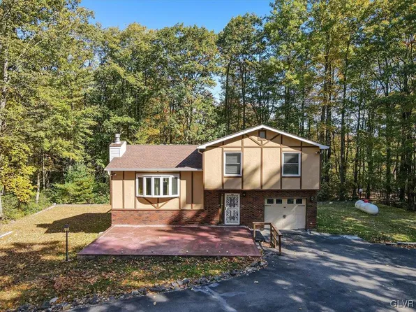 63 Holly Forest Rd, Mount Pocono, PA 18344