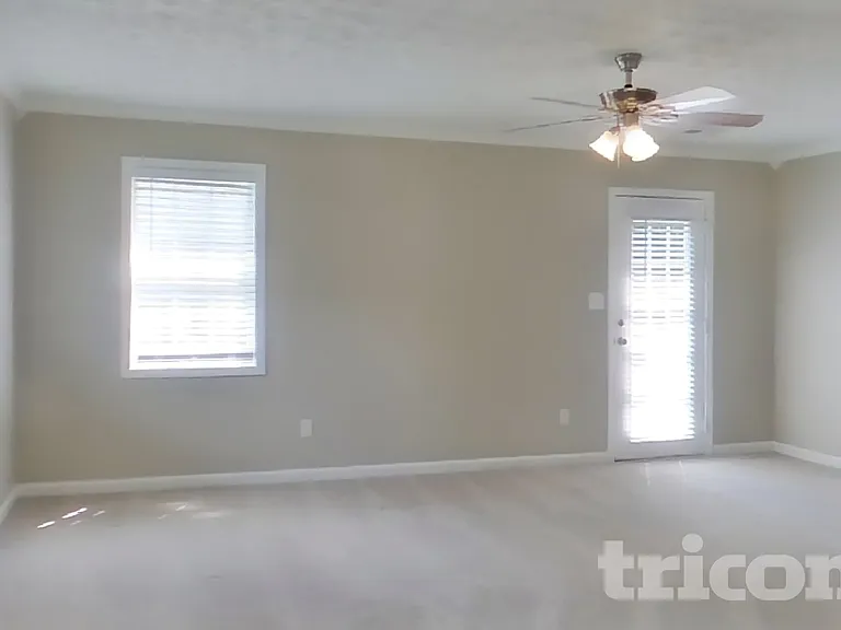 355 Mary Alice Dr — Photo 2