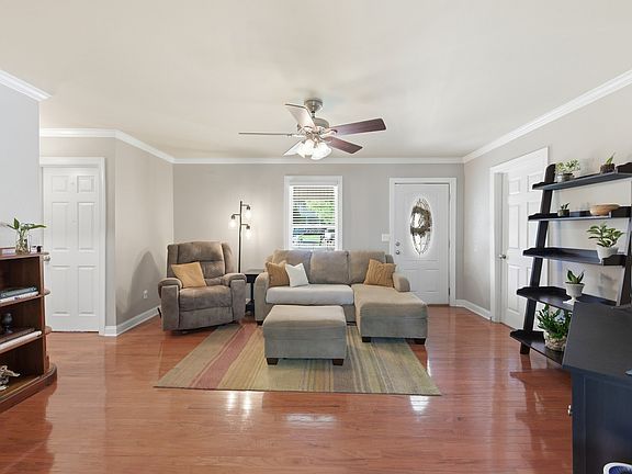 4th image of 4512 Indiana Ave