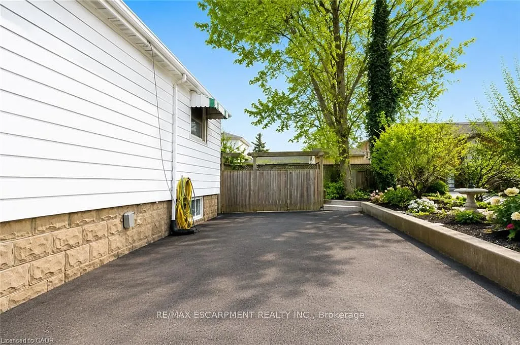 2 bed, $2,379 — Photo 3