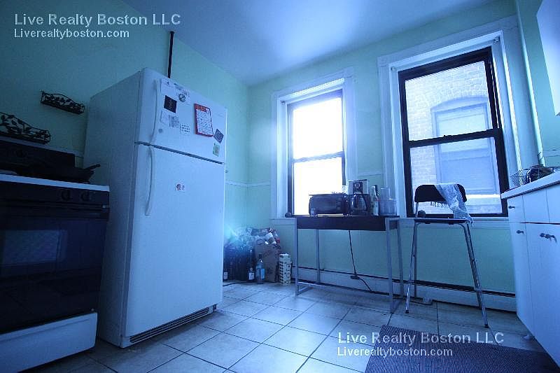 2nd image of 1423 Commonwealth Ave #4
