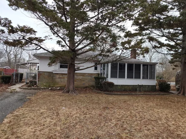 18 Merrick Road, Shirley, NY 11967