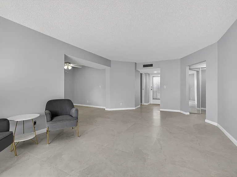 3590 Via Poinciana #202 — Photo 22