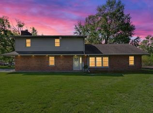 209 W South St, Garrett, IL 61913