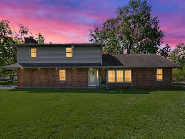 209 W South St, Garrett, IL 61913