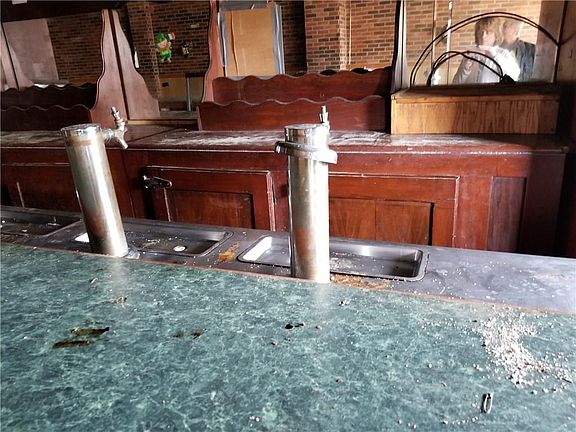 3rd image of 820 East Ave