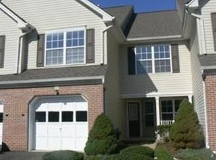 8 Amy Dr, North Brunswick, NJ 08902
