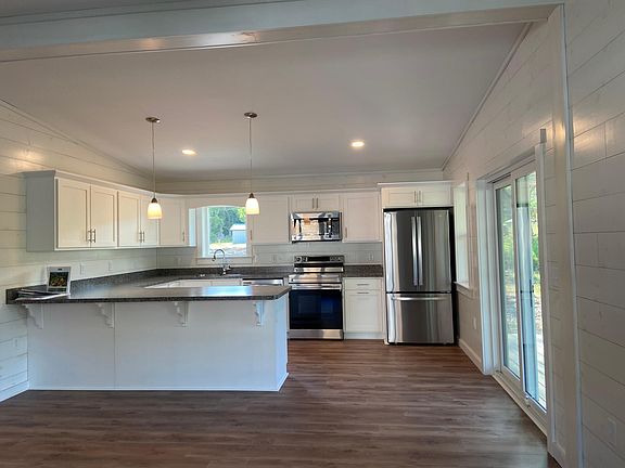 View of kitchen from living/diningroom.