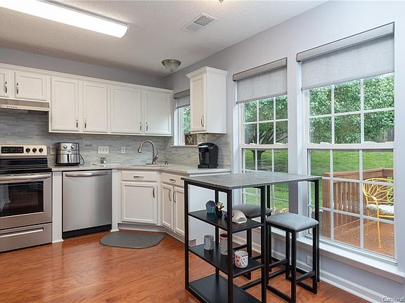 5th image of 108 Emberwood Ln