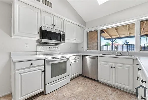 3 bed, 1628 sqft, $2,100 — Photo 4