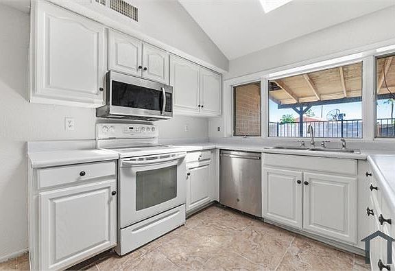 4th image of 4047 W Sweetwater Ave