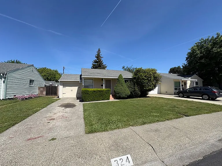 324 Cottonwood St — Photo 2