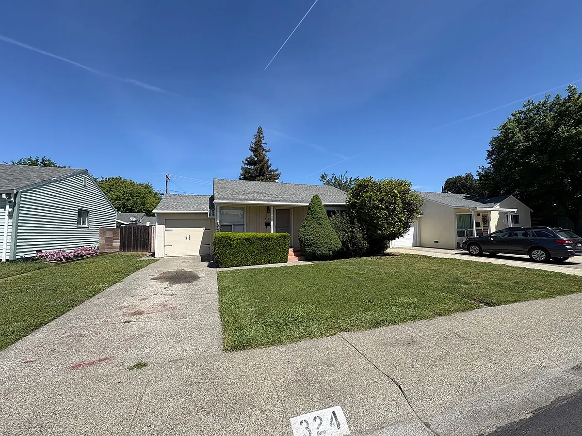 Building Photo - 324 Cottonwood St