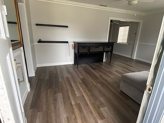 3rd image of 2363 Bloomdale St