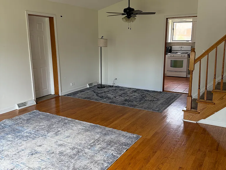 212 Valerie Ct — Photo 4