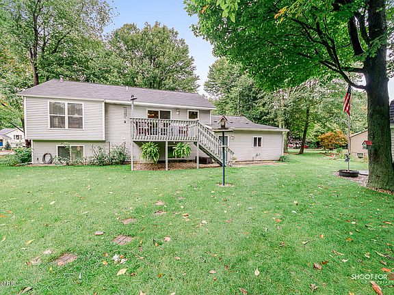 4th image of 3392 Hollywood Dr